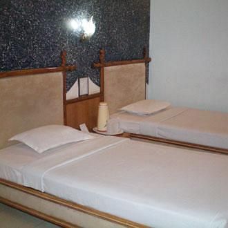 Samdariya Hotel จาบัลปูร์ ภายนอก รูปภาพ